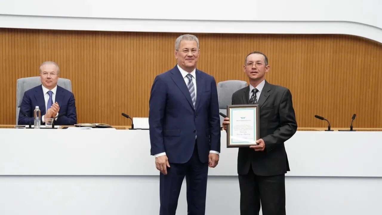 Бөгөн Башҡортостан башлығы педагогтарҙы бүләкләне