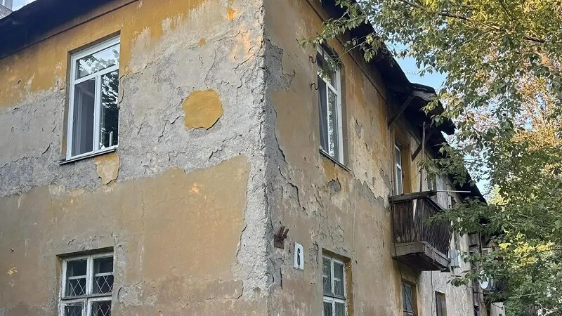 Фото №1 - В Уфе из горящего дома спасли двух жильцов