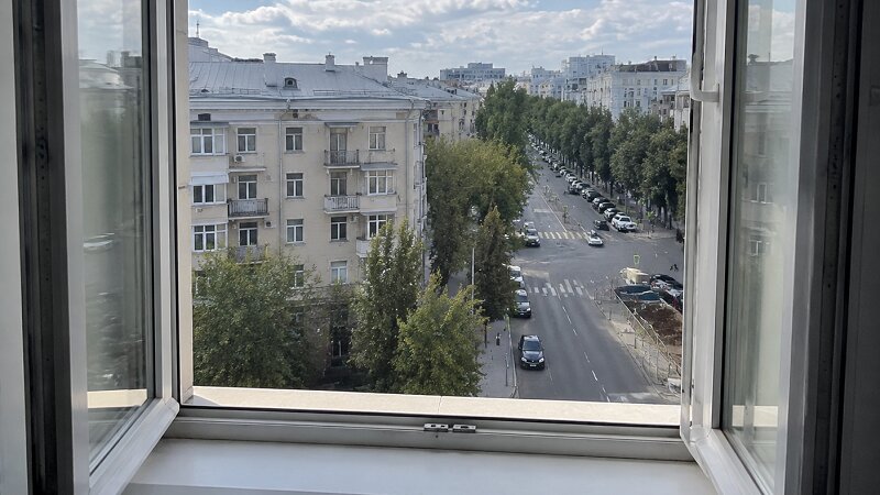 Фото №1 - Маленький ребенок выпал из окна в Уфе