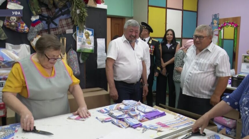 Депутат Горсовета Уфы встретился с волонтёрами движения «Тепло наших сердец»