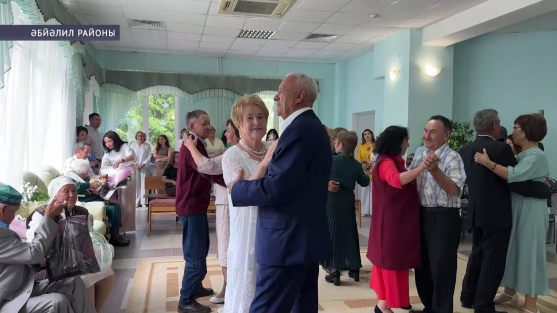 Әбйәлилдә алтын, зөбәржәт һәм гәүһәр туйҙарын билдәләгән ғаиләләрҙе тәбрикләнеләр