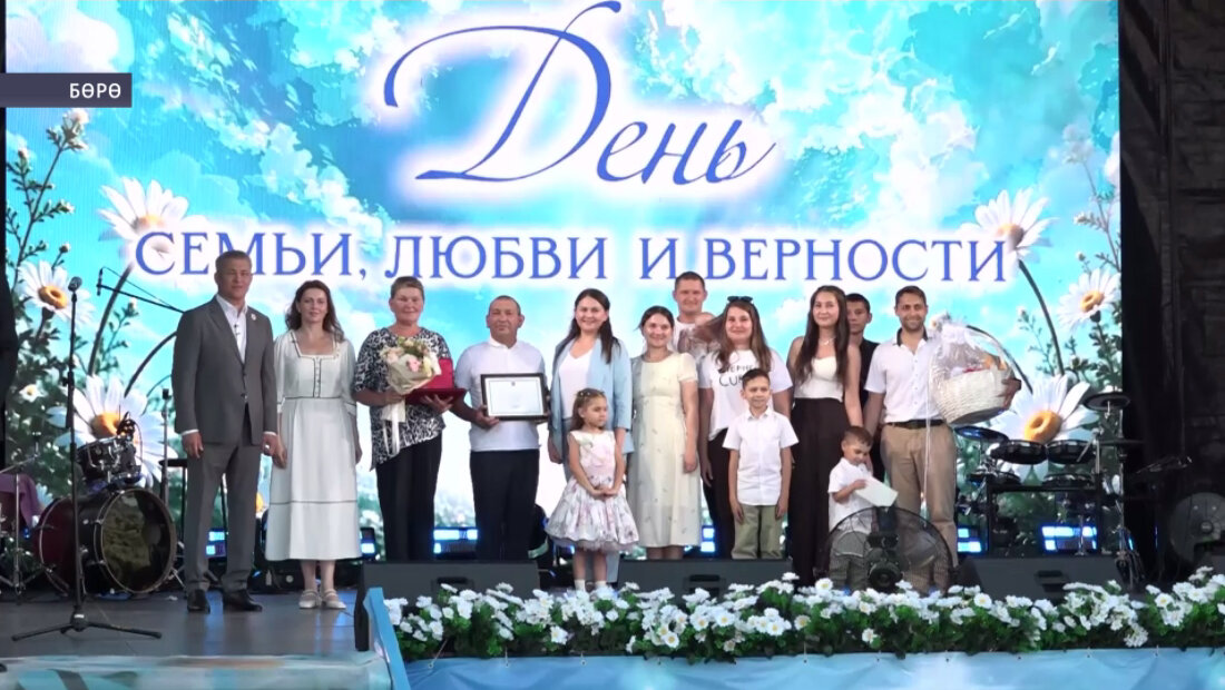 Радий Хәбиров республика халҡын Ғаилә, мөхәббәт һәм тоғролоҡ көнө менән тәбрикләне