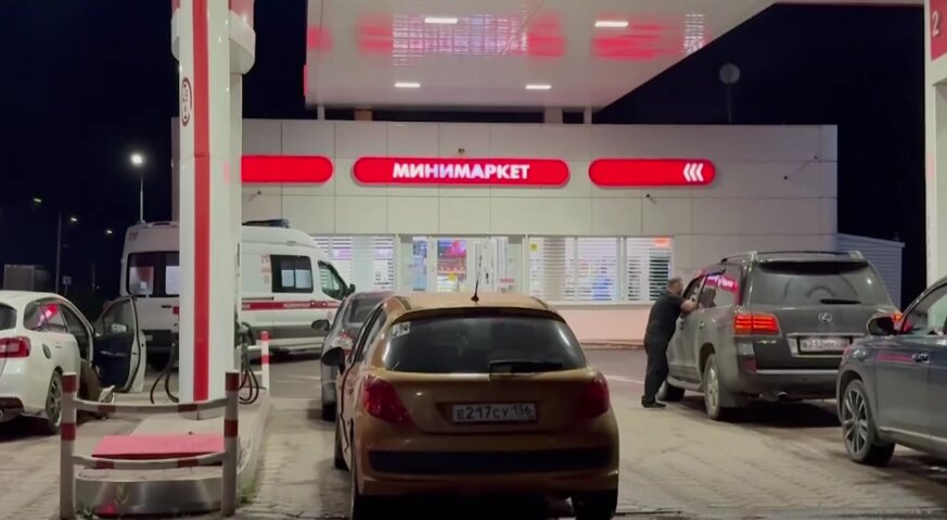 Фото №1 - Ситуация с топливом и медработники: основные темы оперативки с Радием Хабировым