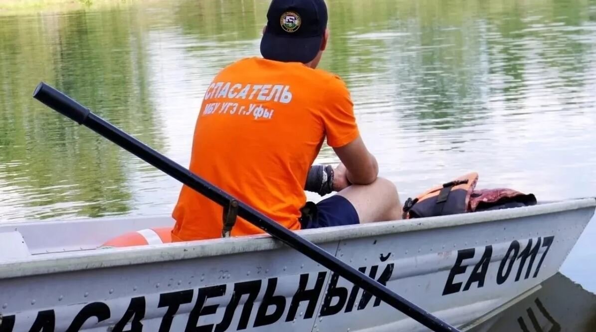 В Уфе подростки опрокинулись на лодке