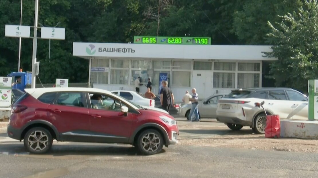 В Уфе фиксируют очереди на заправках