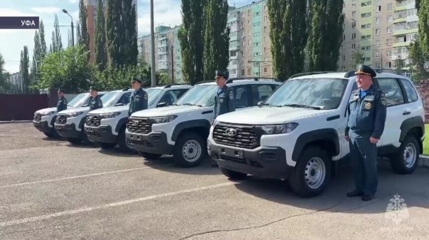 В Уфе вручили ключи от новых служебных автомобилей сотрудникам пожарного надзора