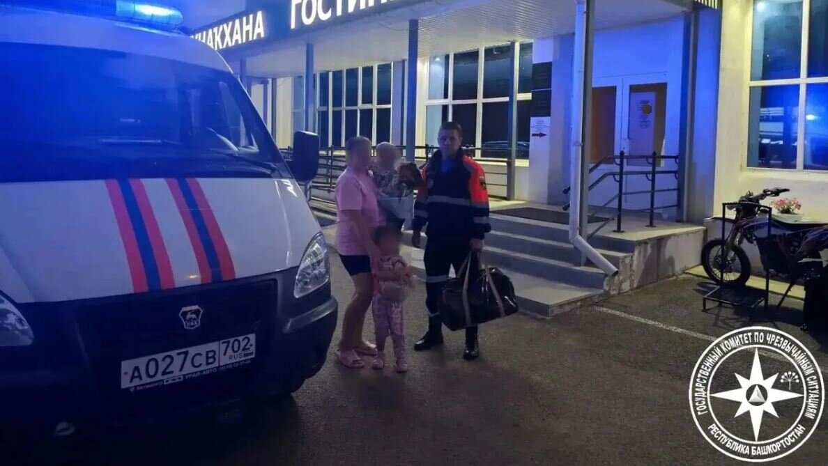 Спасатели Башкирии эвакуировали семью с тремя детьми