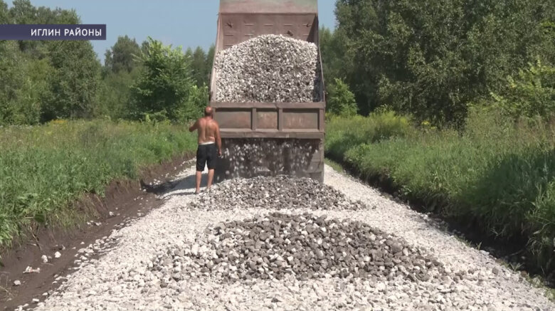 Иглин районында баҡсасылар күптән көткән юл төҙөкләндерелә