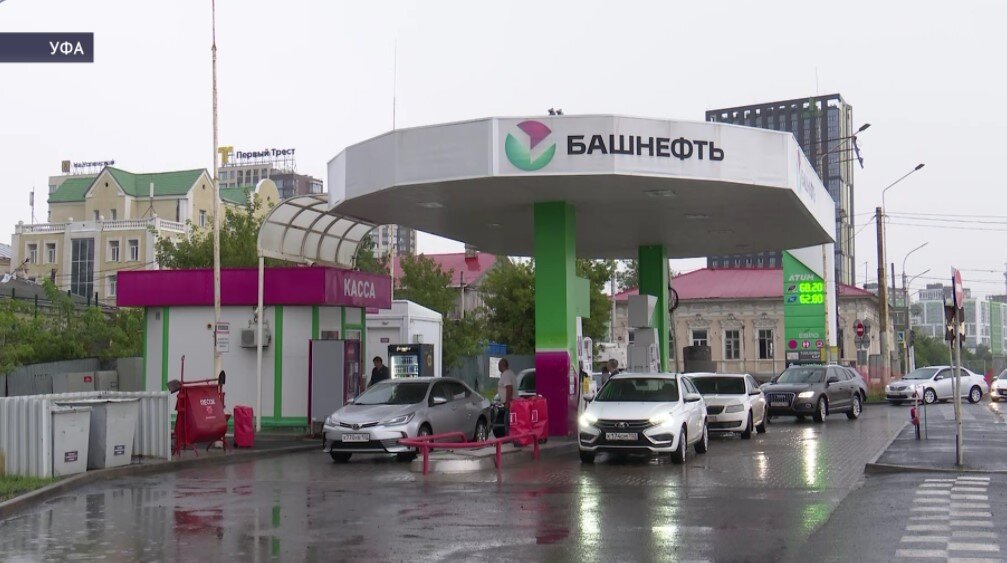 В Уфе очереди за бензином сокращаются