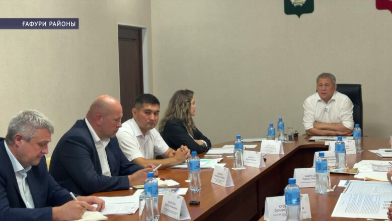 Радий Хәбиров республика шифаханаларын үҫтереү һорауҙарына арналған ултырышта ҡатнашты