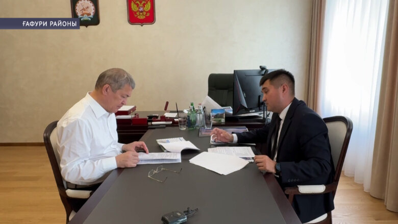 Красноусол ауылында Радий Хәбиров Ғафури районы хакимиәте башлығы Венер Вәхитов менән осрашты