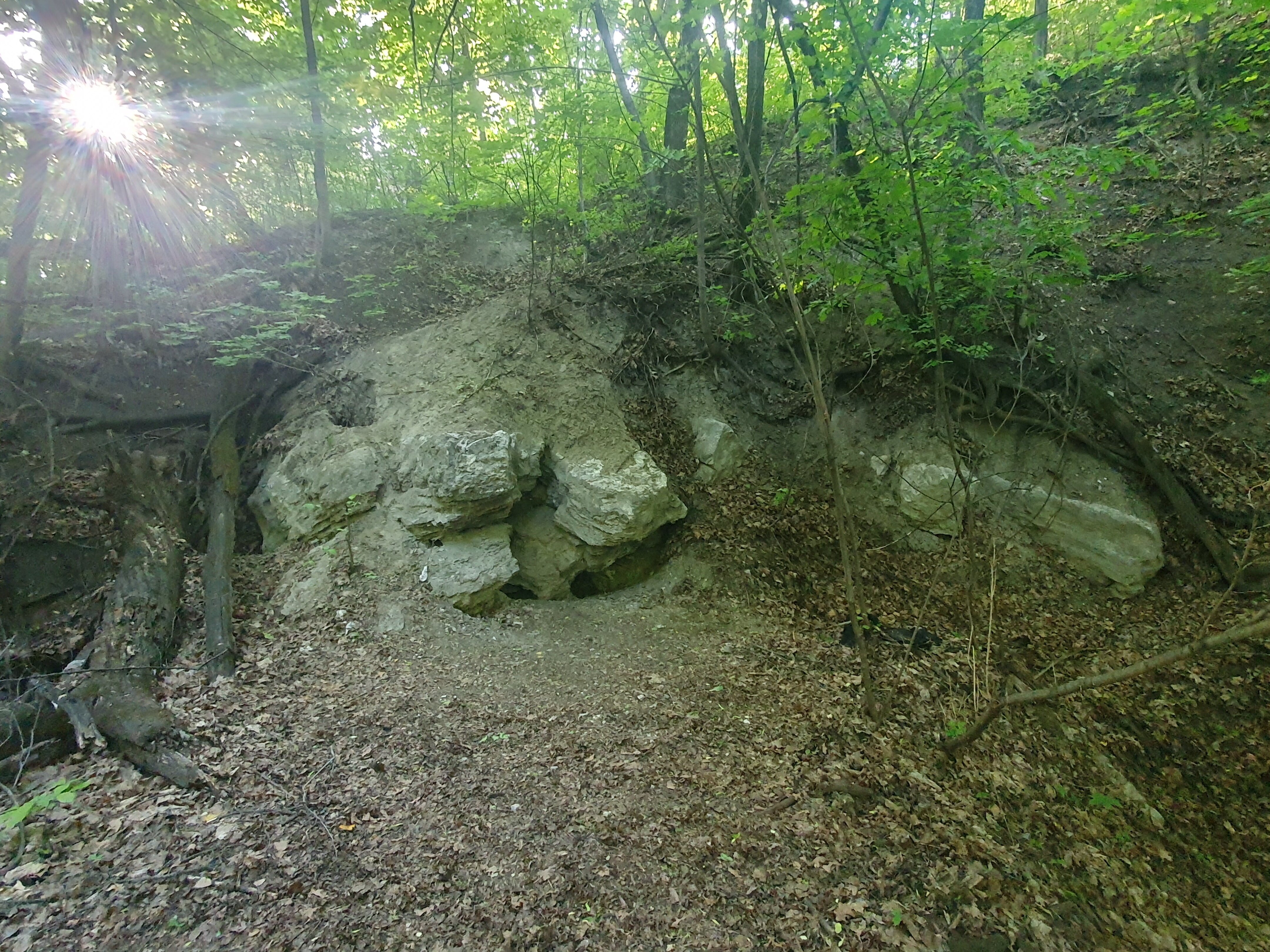 Какую пещеру под Уфой в целях безопасности залили цементом?
