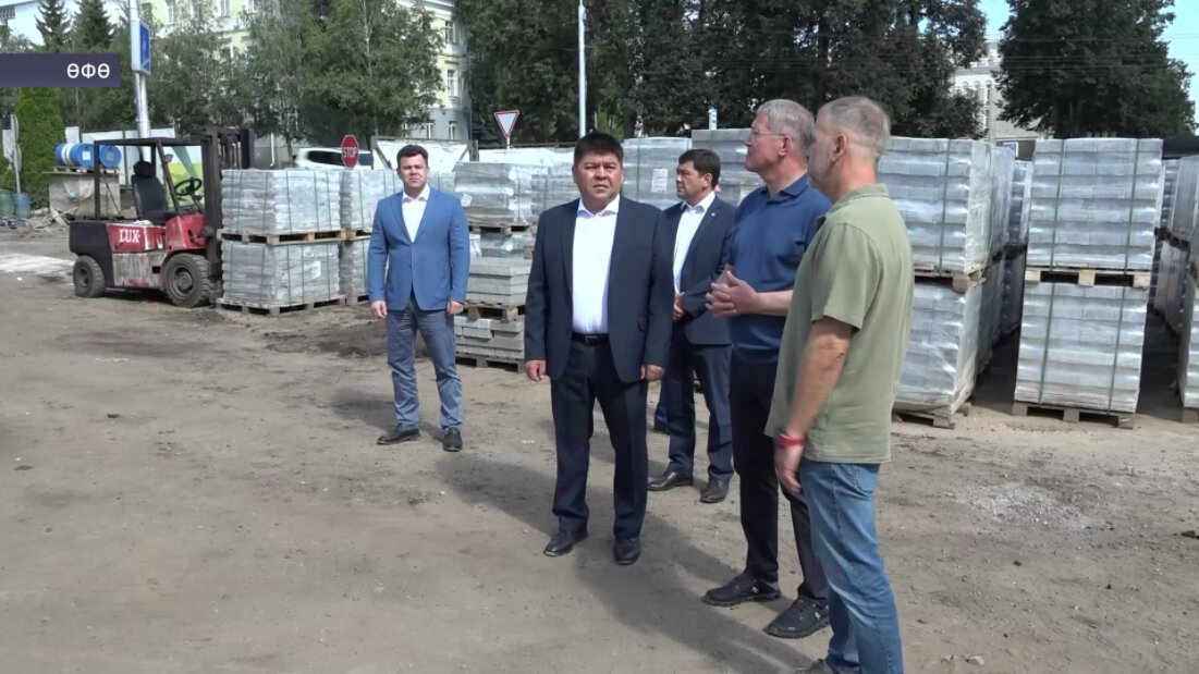 Радий Хәбиров Өфөлә Ленин исемендәге парктағы төҙөлөш эштәрен ҡараны