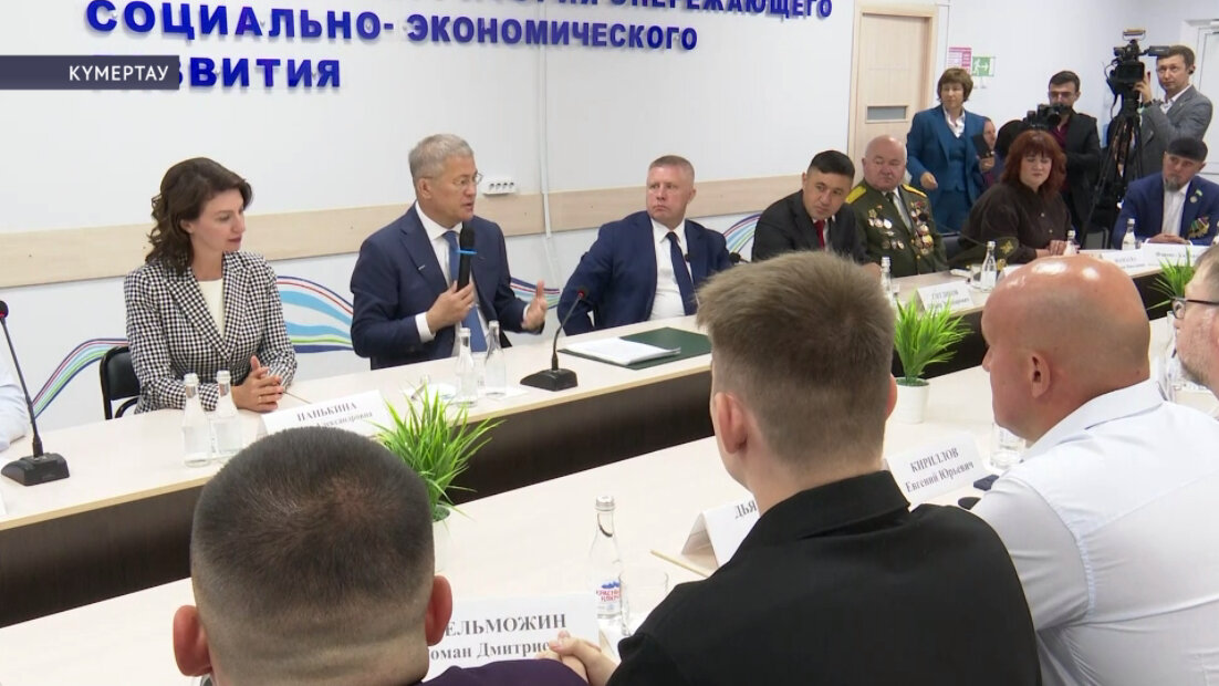 Радий Хәбиров Күмертауҙа вертолеттар заводы һәм инвестиция проекттары менән танышты